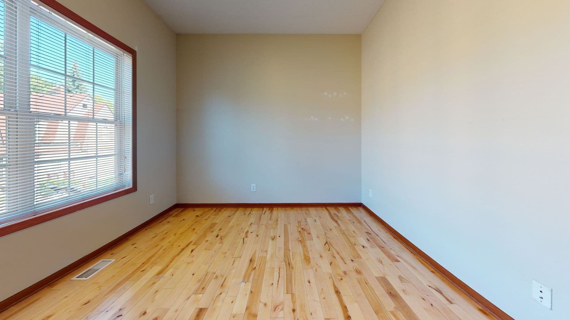Minneapolis Apartment: 1015 7th St SE