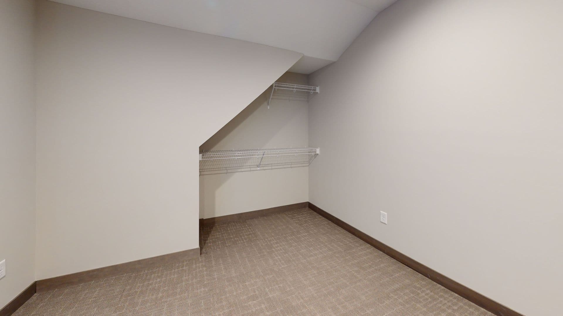 Minneapolis Apartment: 621 11th Ave SE