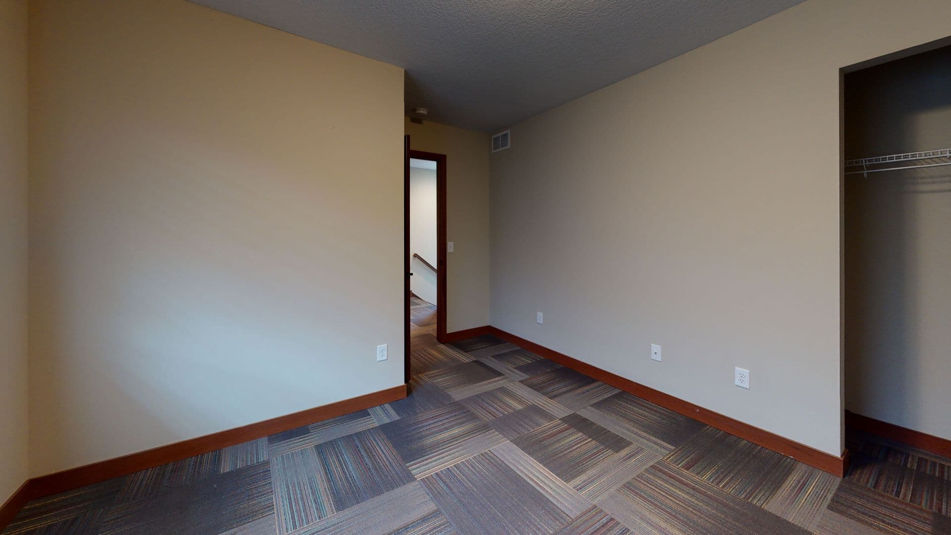 Minneapolis Apartment: 1509 Rollins Ave SE
