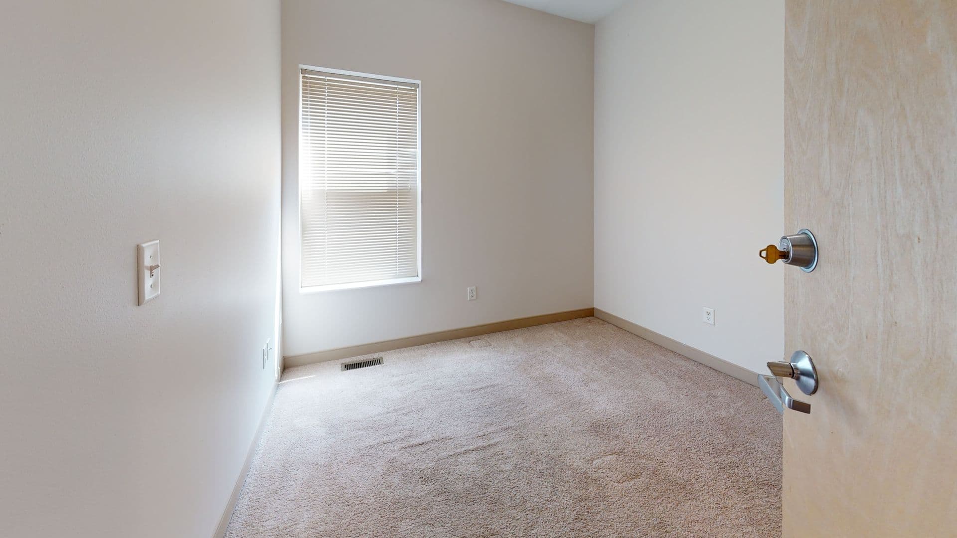 Minneapolis Apartment: 1011 & 1015 4th St SE