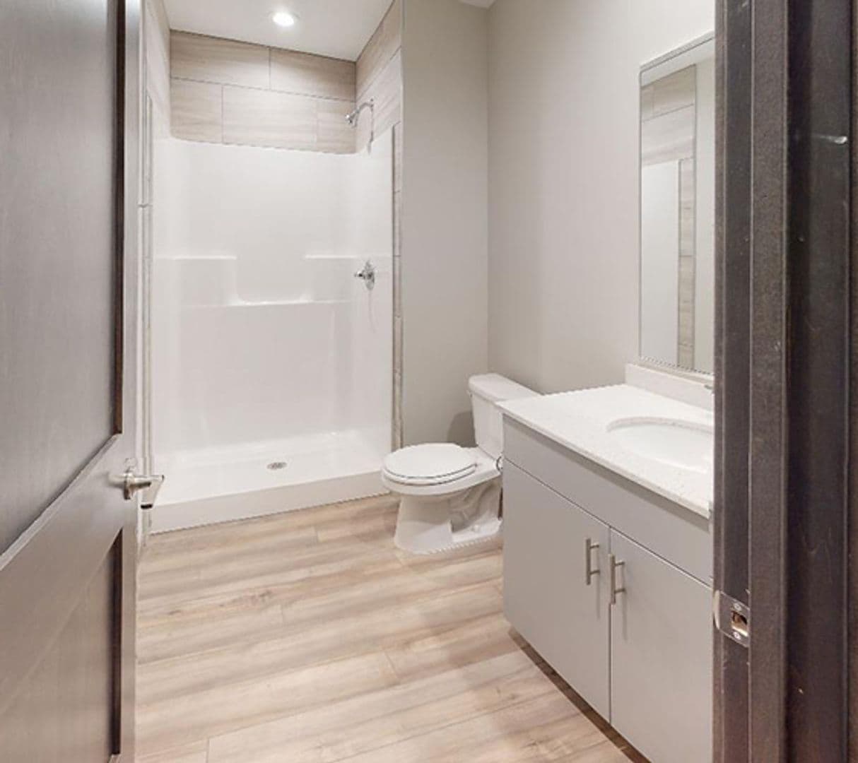 Minneapolis Apartment: 2116 Como Ave SE