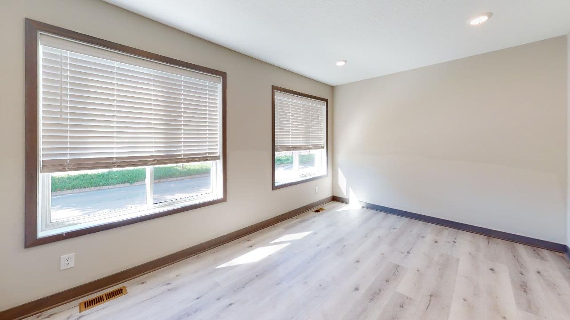 Minneapolis Apartment: 826 20th Ave SE
