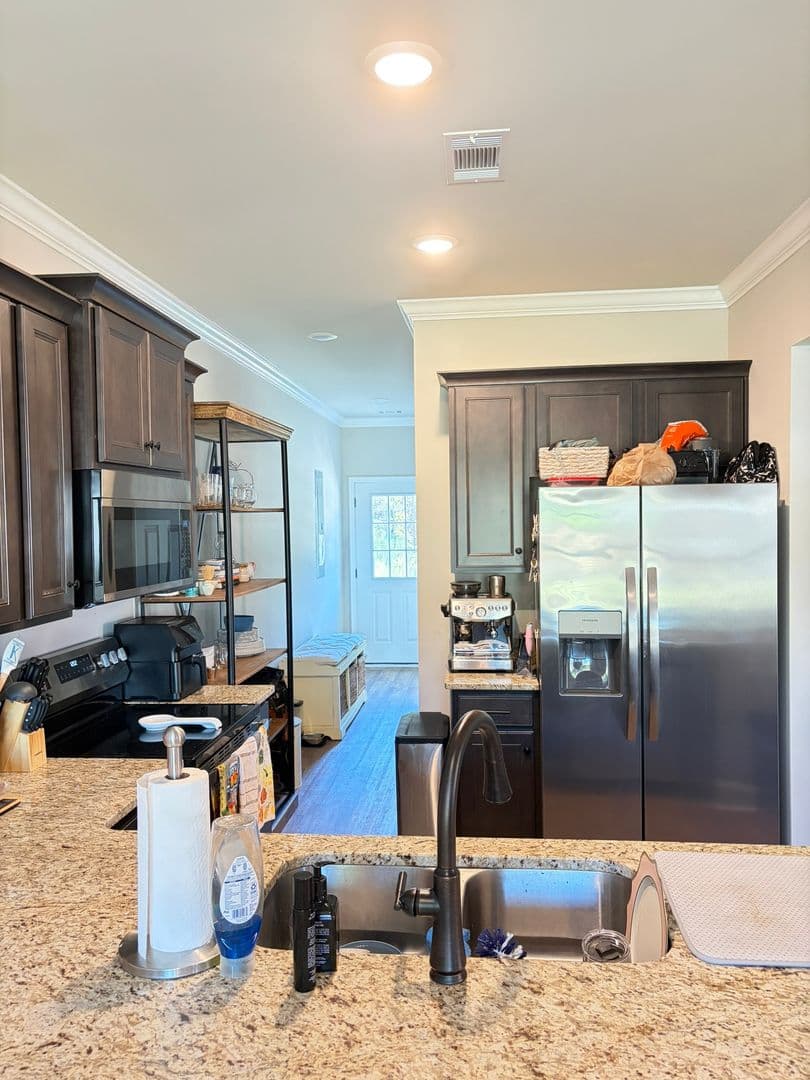 Athens House: 270 Bella Way