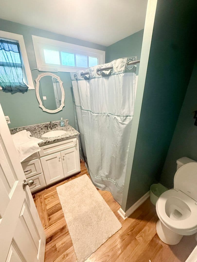 Athens Apartment: 224 S Peter St
