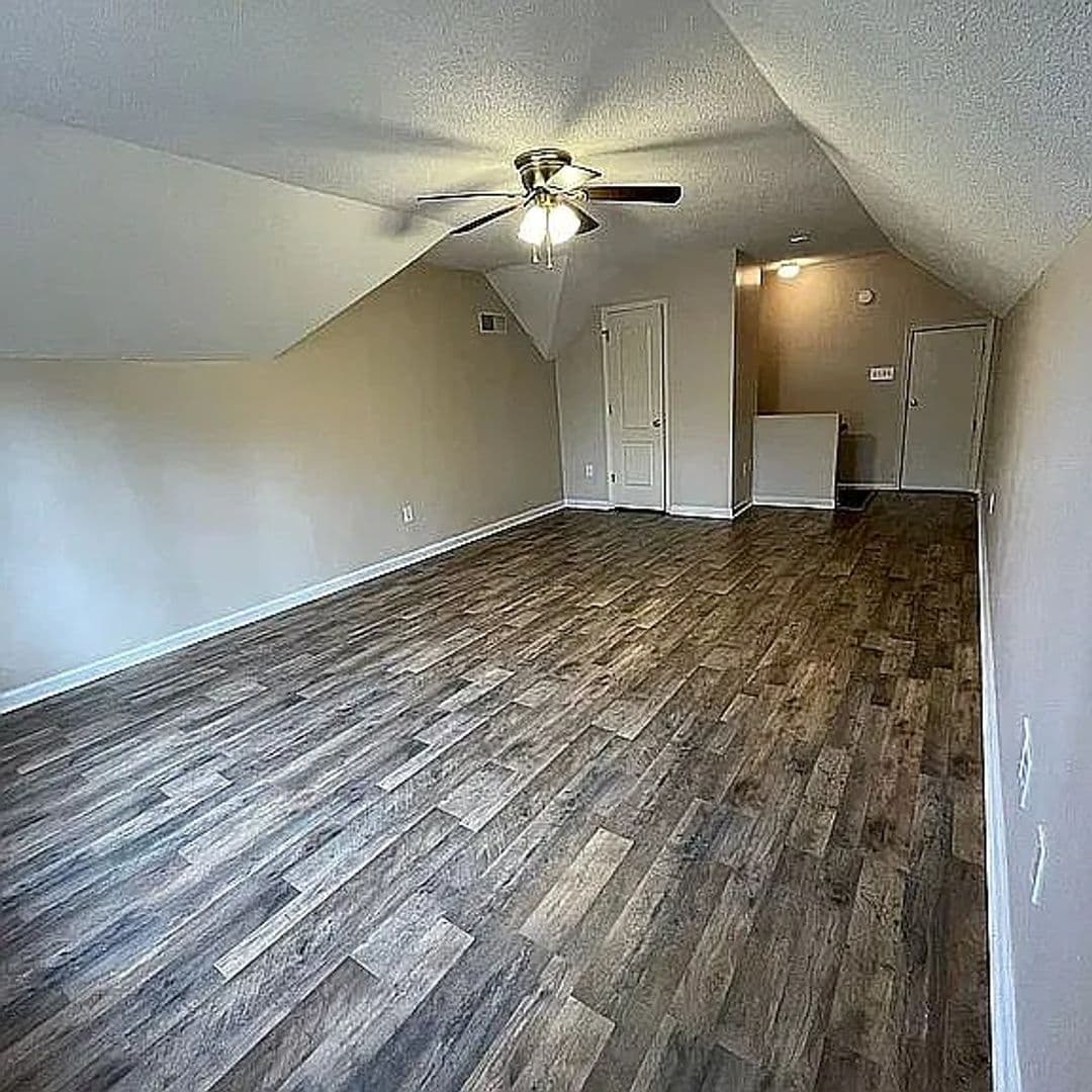 Athens House: 135 Cedar Springs Dr.