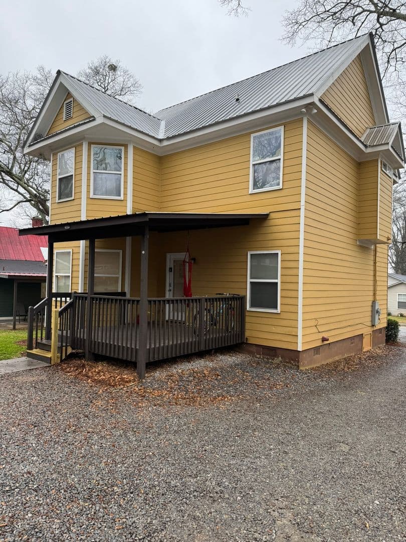 Athens House: 128 N. Peter Street