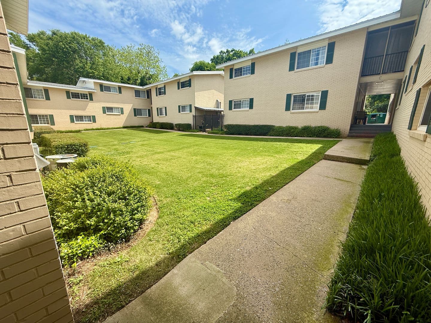 Athens Apartment: 136 Grady Ave.