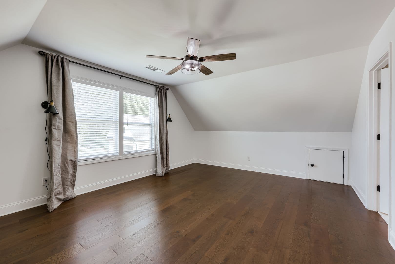 Athens House: 499 Little Oaks St.