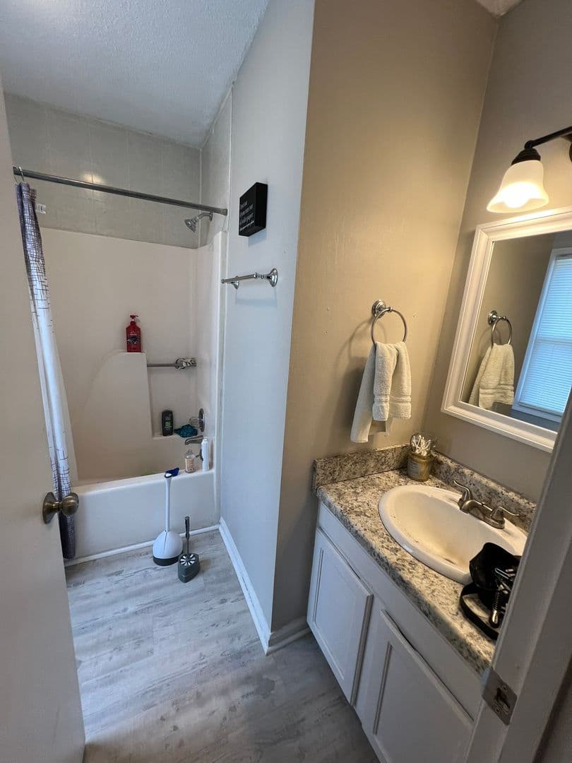 Athens Apartment: 109 Mark Twain Cir.