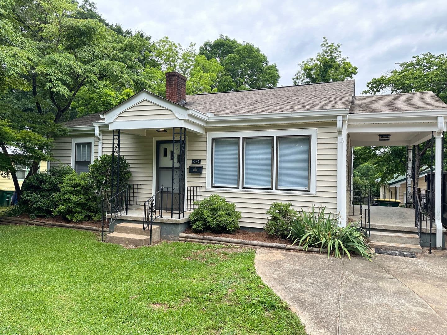 Athens House: 142 S. Poplar St.