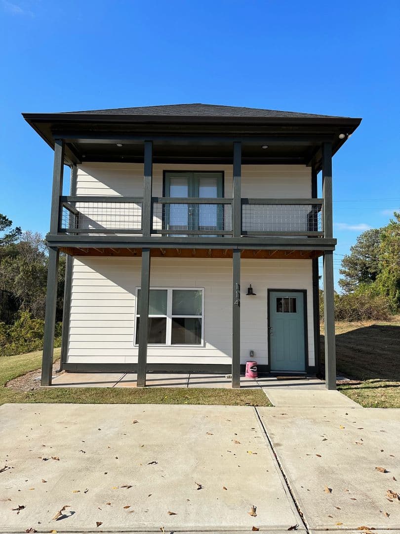 Athens House: 114 Garden Lane