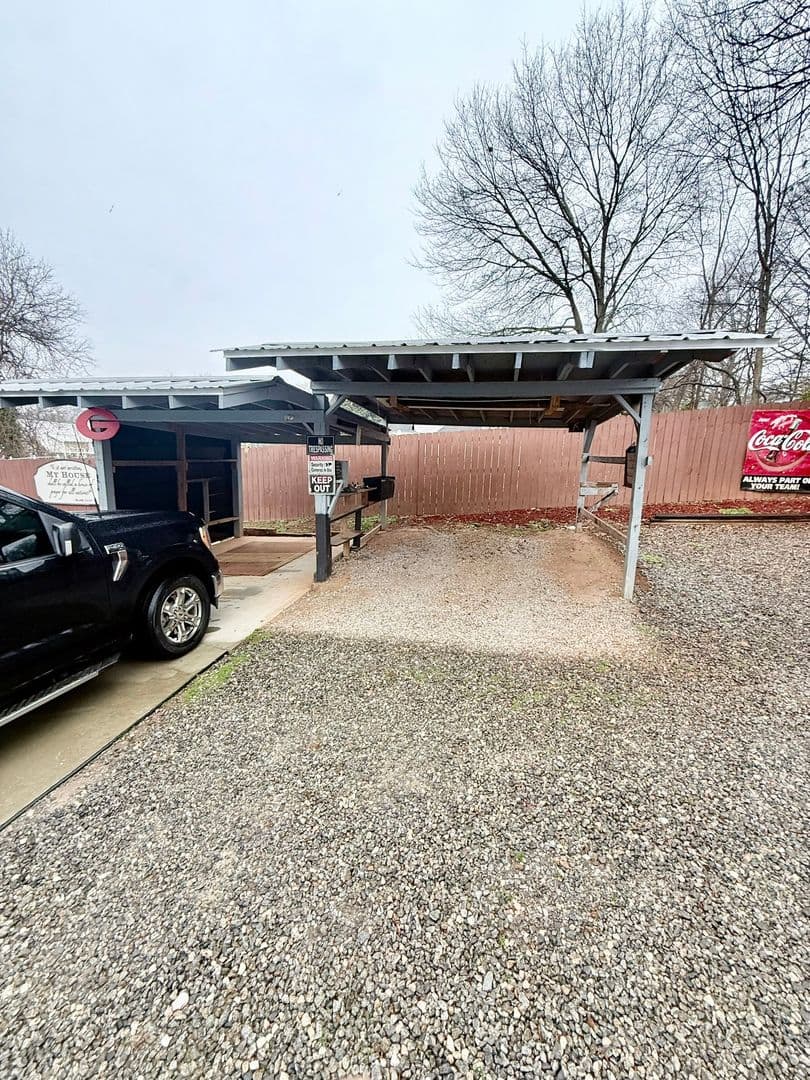 Athens Apartment: 224 S Peter St
