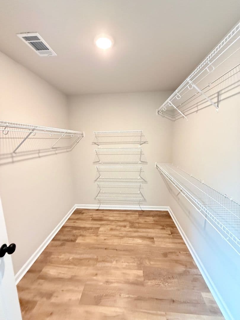 Athens House: 270 Bella Way