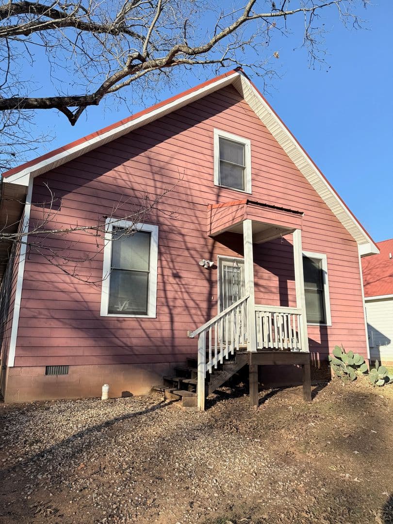 Athens House: 772 Barber St.
