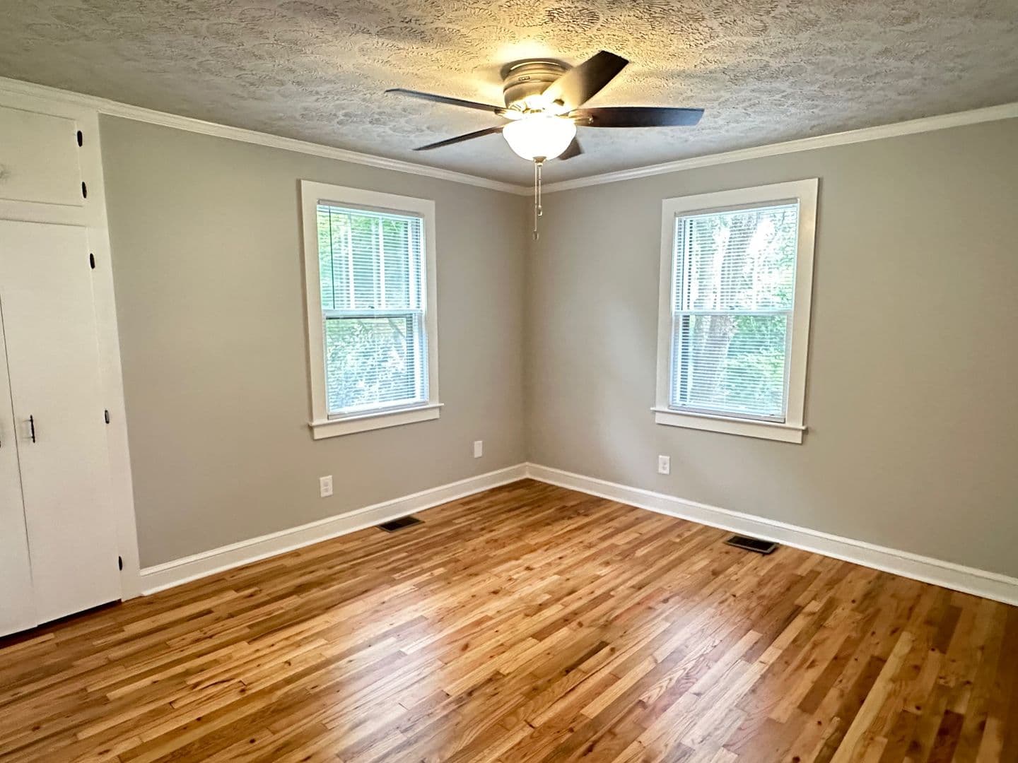 Athens House: 142 S. Poplar St.
