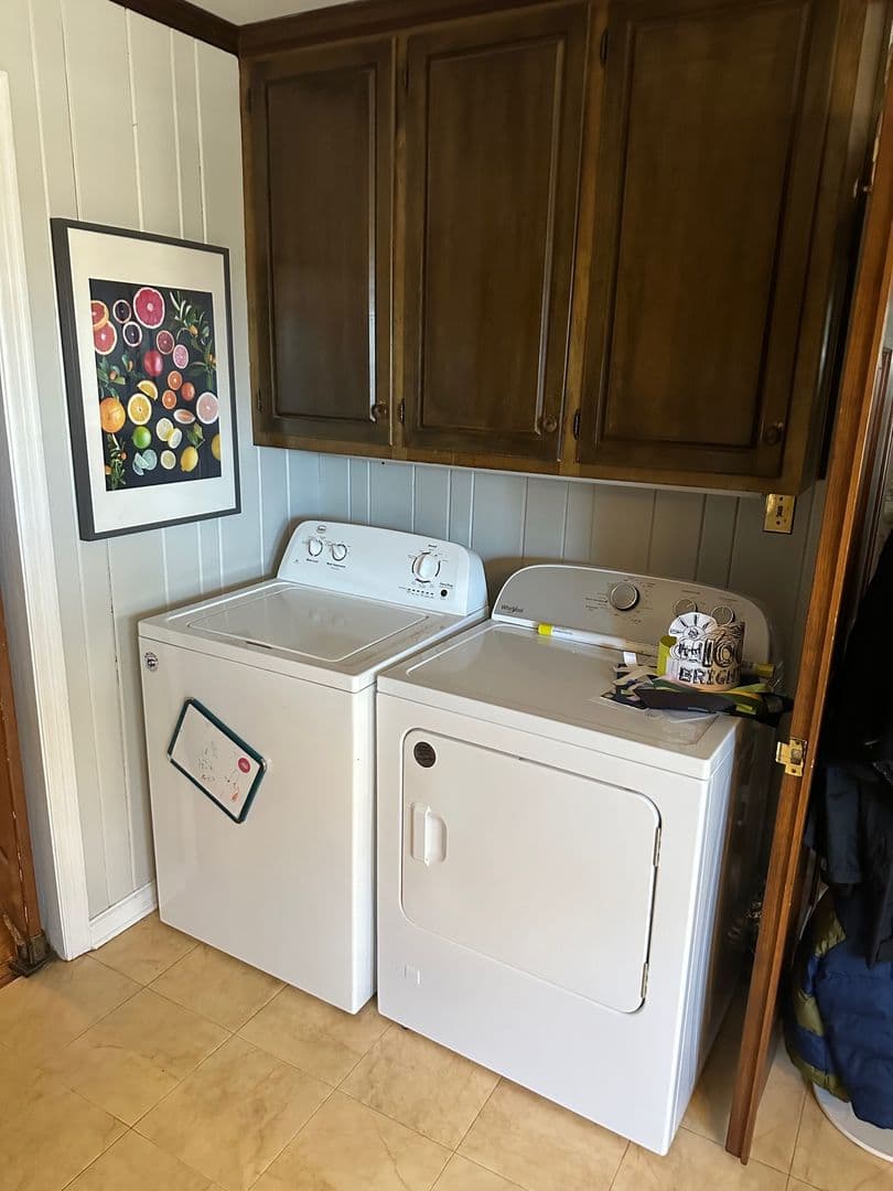 Athens House: 190 Hardin Dr