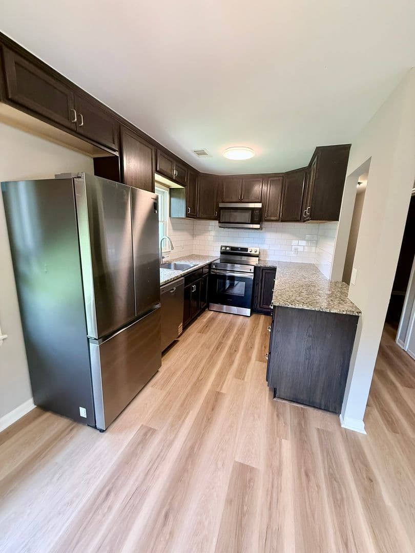 Athens Apartment: 165 Conrad Dr.