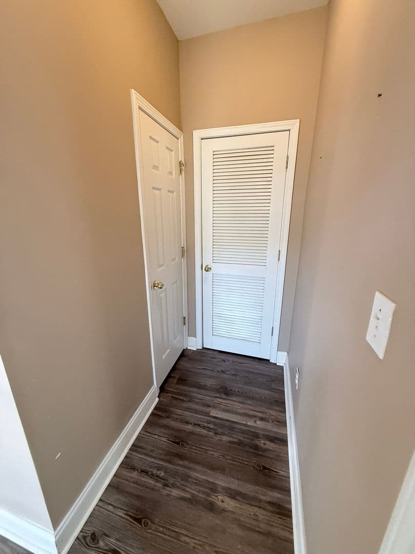 Athens House: 255 Wiltshire Dr