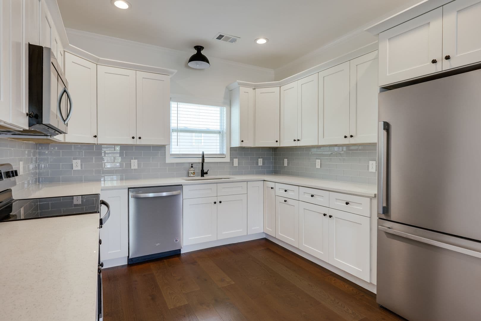 Athens House: 499 Little Oaks St.