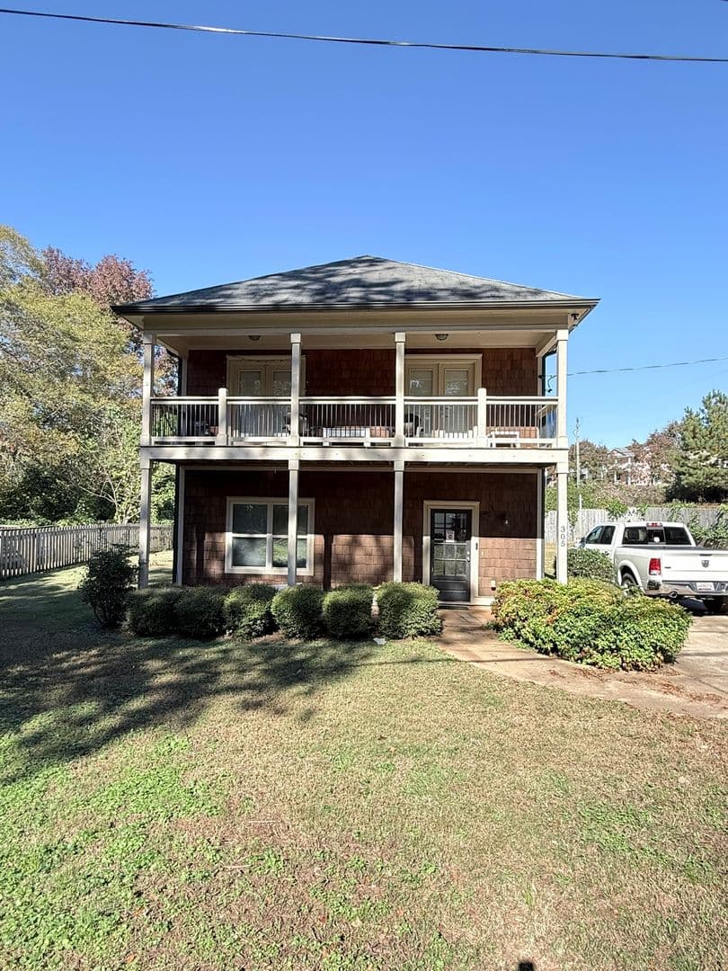Athens House: 305 Conrad Drive