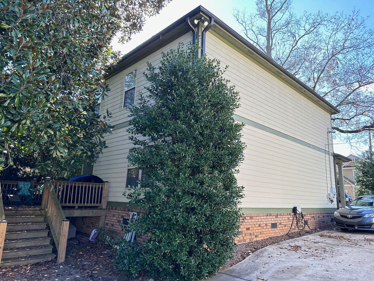 Athens House: 161 Jonas Ave