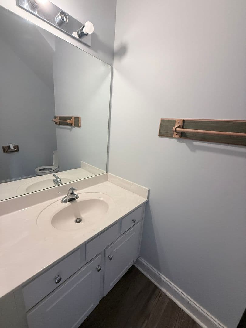 Athens House: 255 Wiltshire Dr
