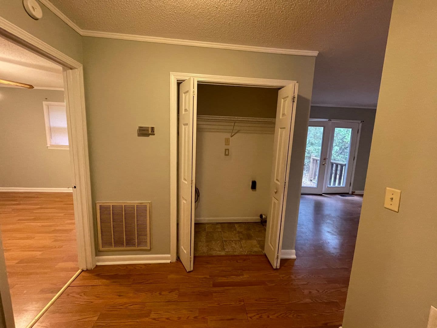 Athens House: 347 Sunset Dr.