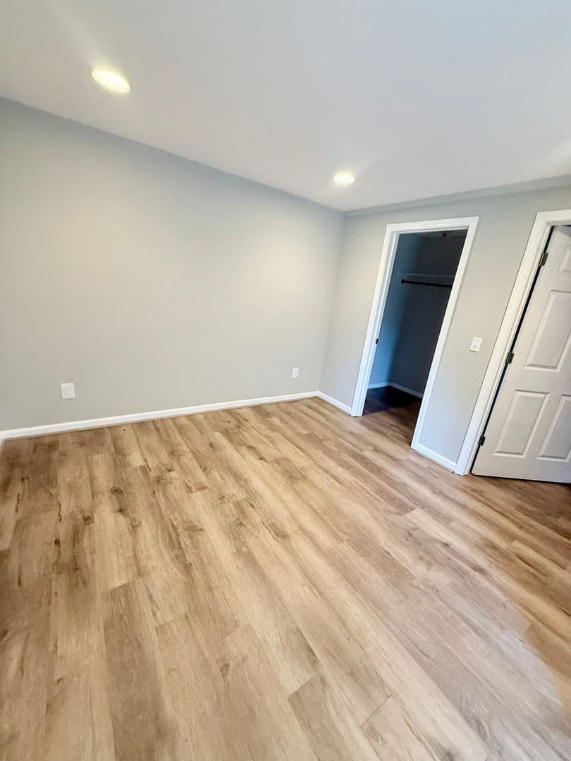 Athens Apartment: 165 Conrad Dr.