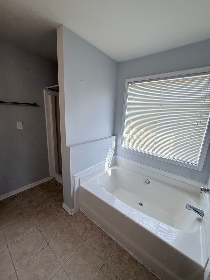 Athens House: 255 Wiltshire Dr