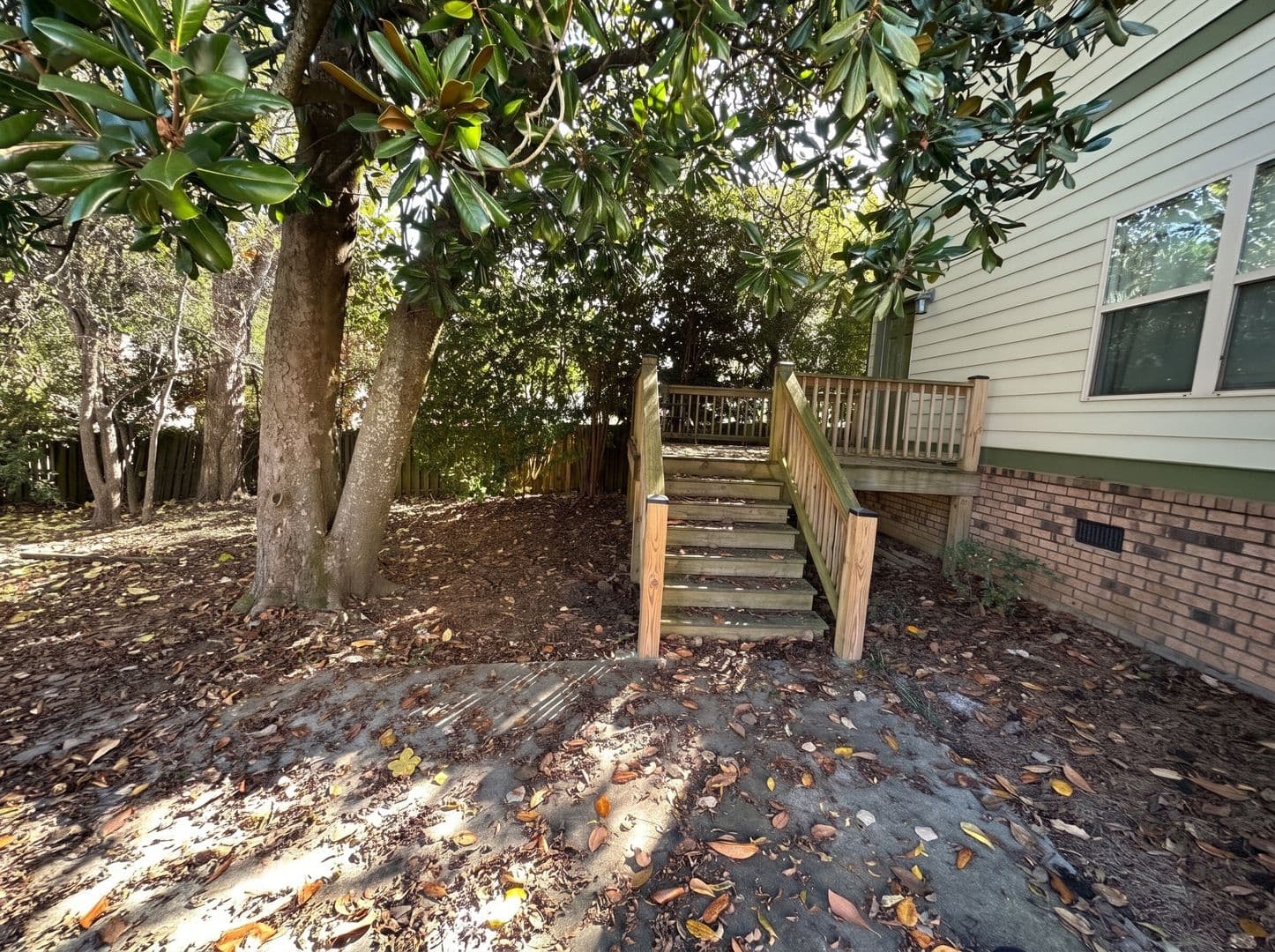 Athens House: 161 Jonas Ave