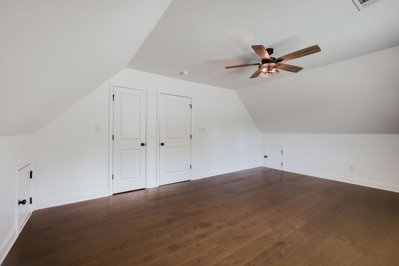 Athens House: 499 Little Oaks St.