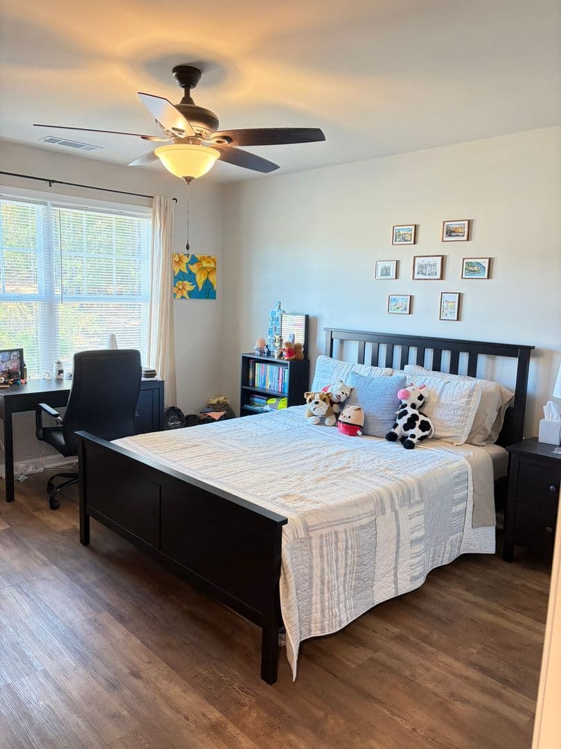 Athens House: 270 Bella Way