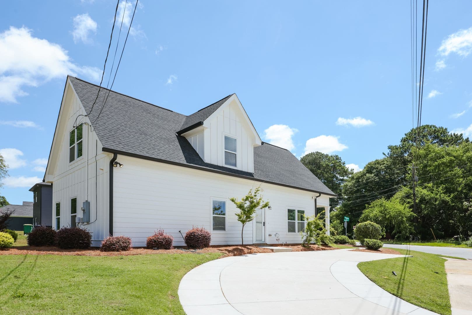 Athens House: 499 Little Oaks St.