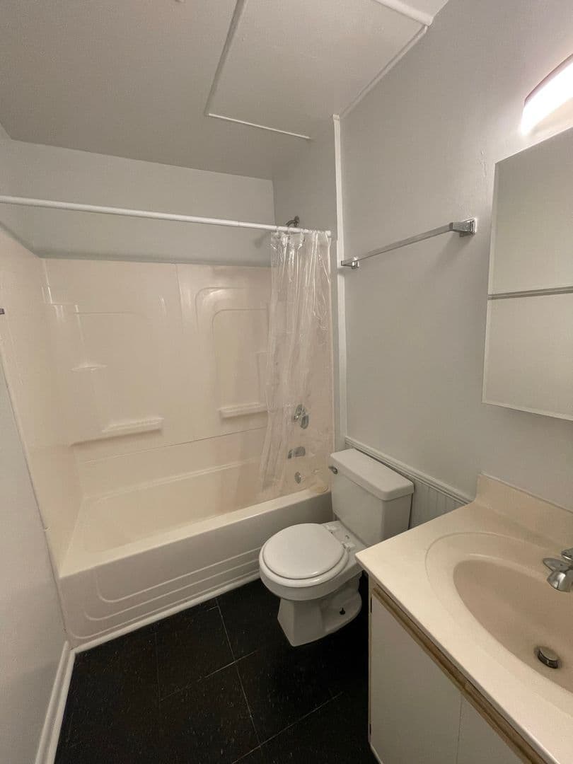 Athens Apartment: 136 Grady Ave.