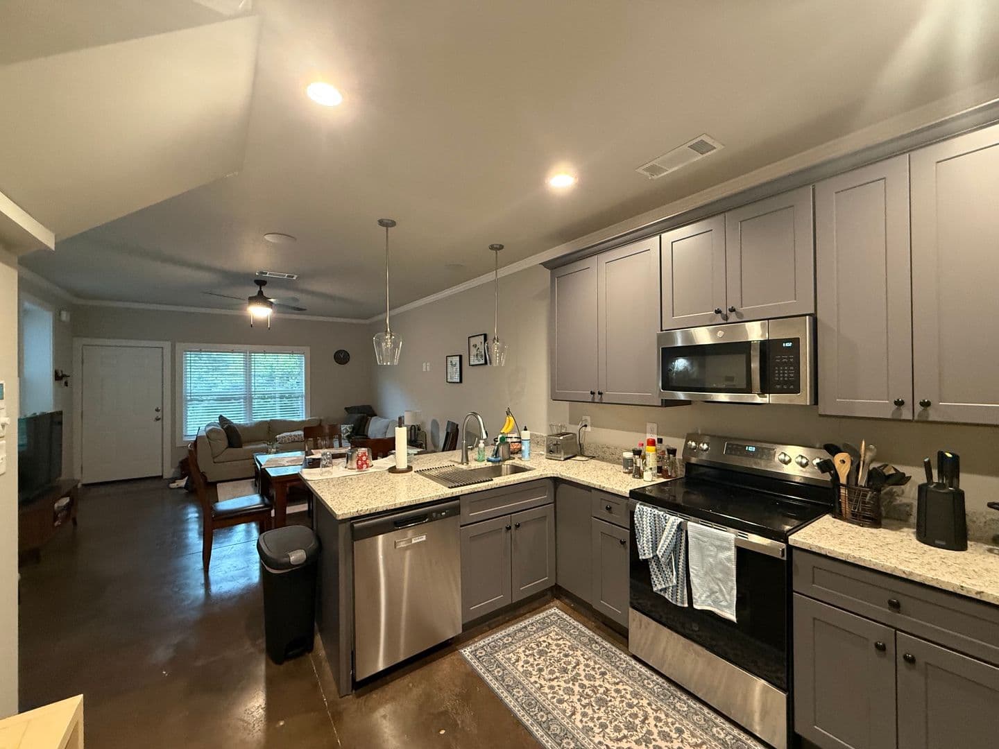 Athens House: 986 MLK Parkway