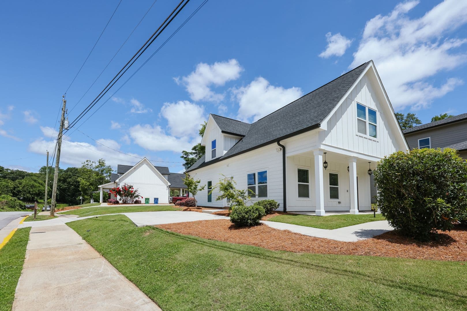 Athens House: 499 Little Oaks St.