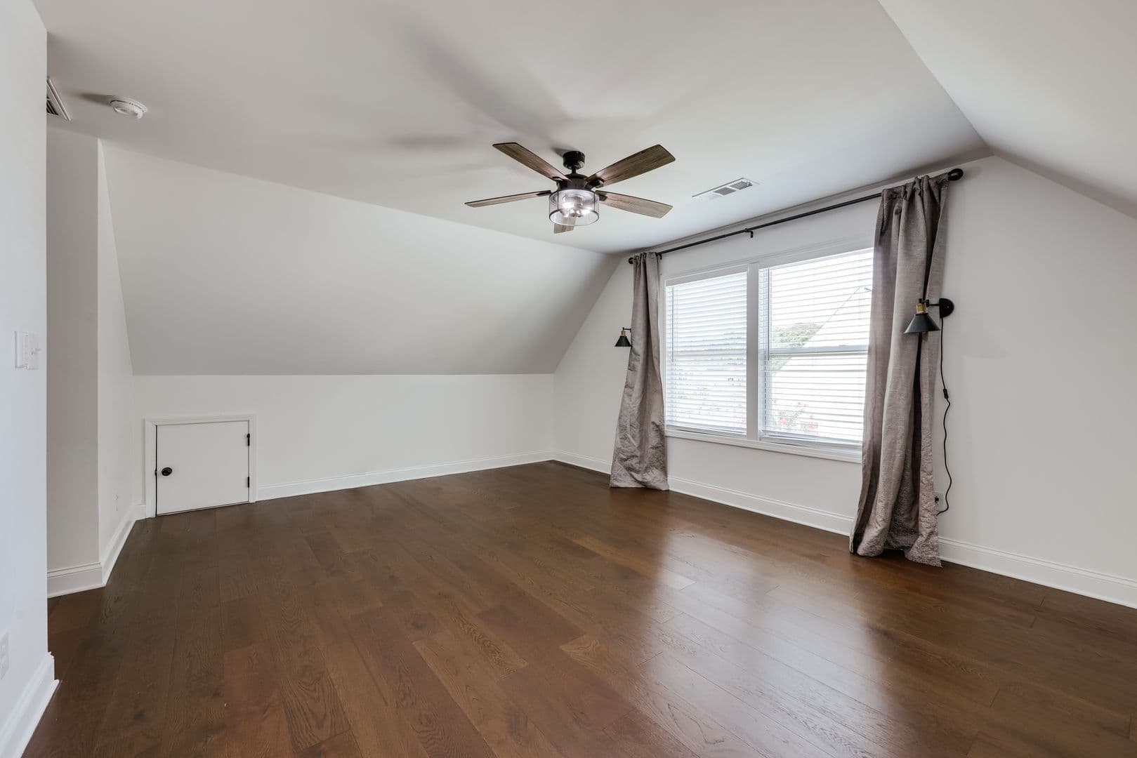 Athens House: 499 Little Oaks St.