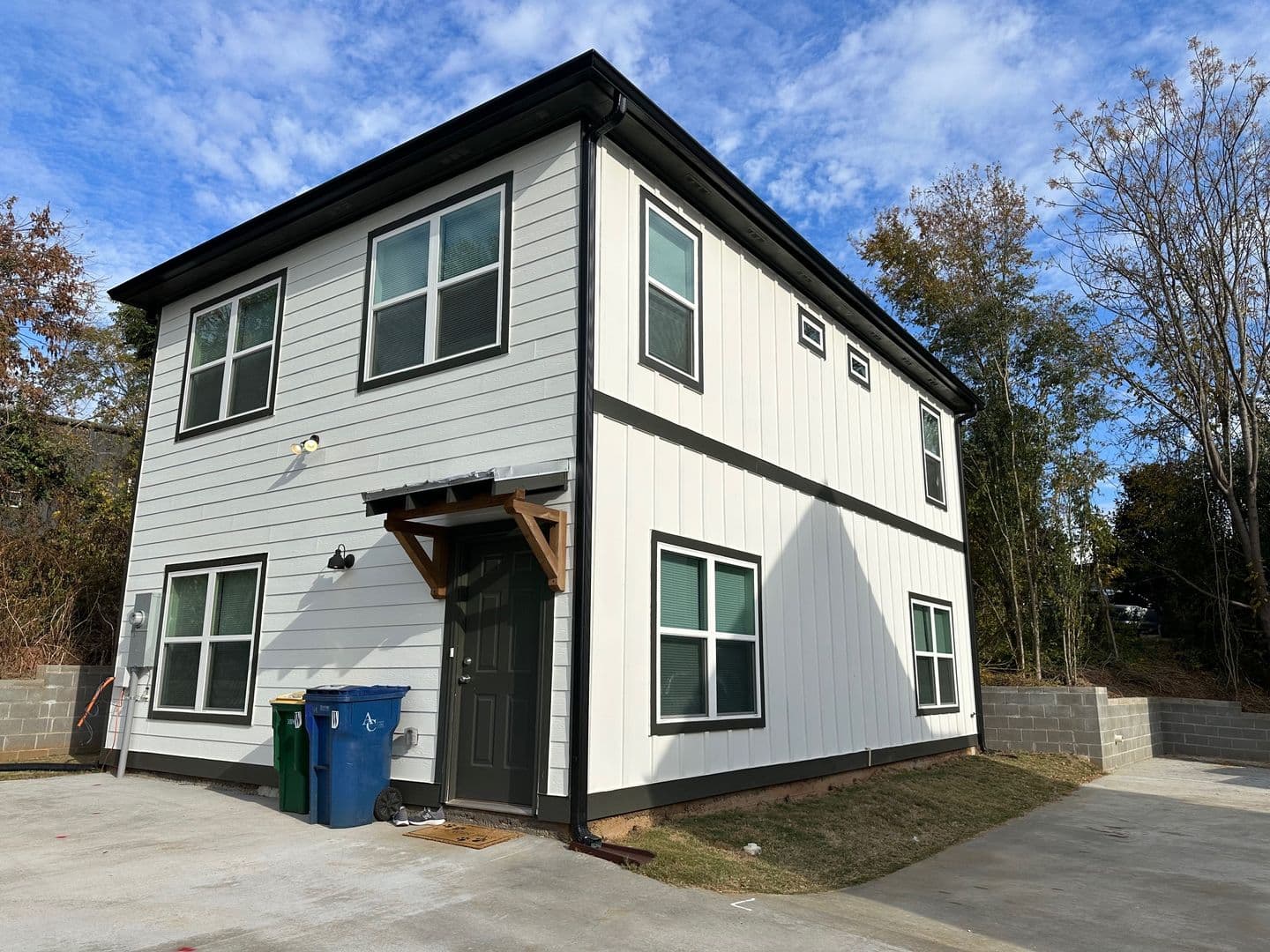 Athens House: 954 MLK Parkway