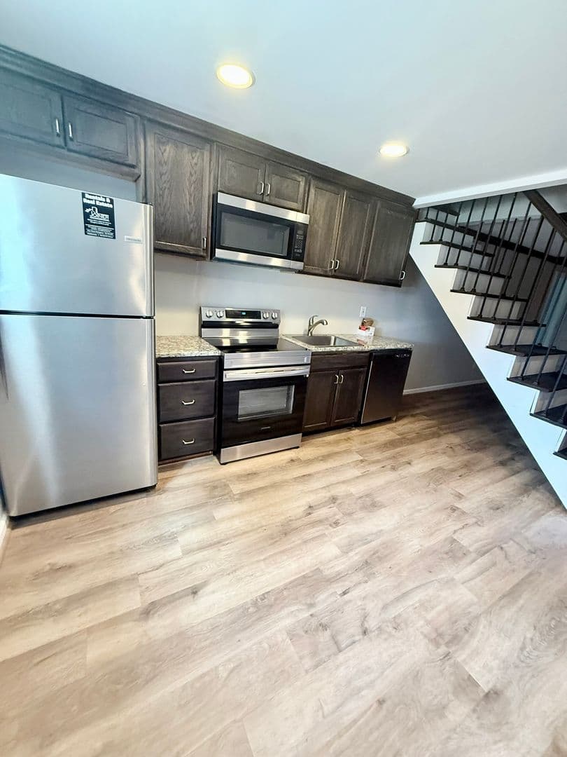 Athens Apartment: 165 Conrad Dr.