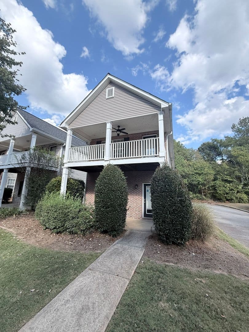 Athens House: 255 Wiltshire Dr