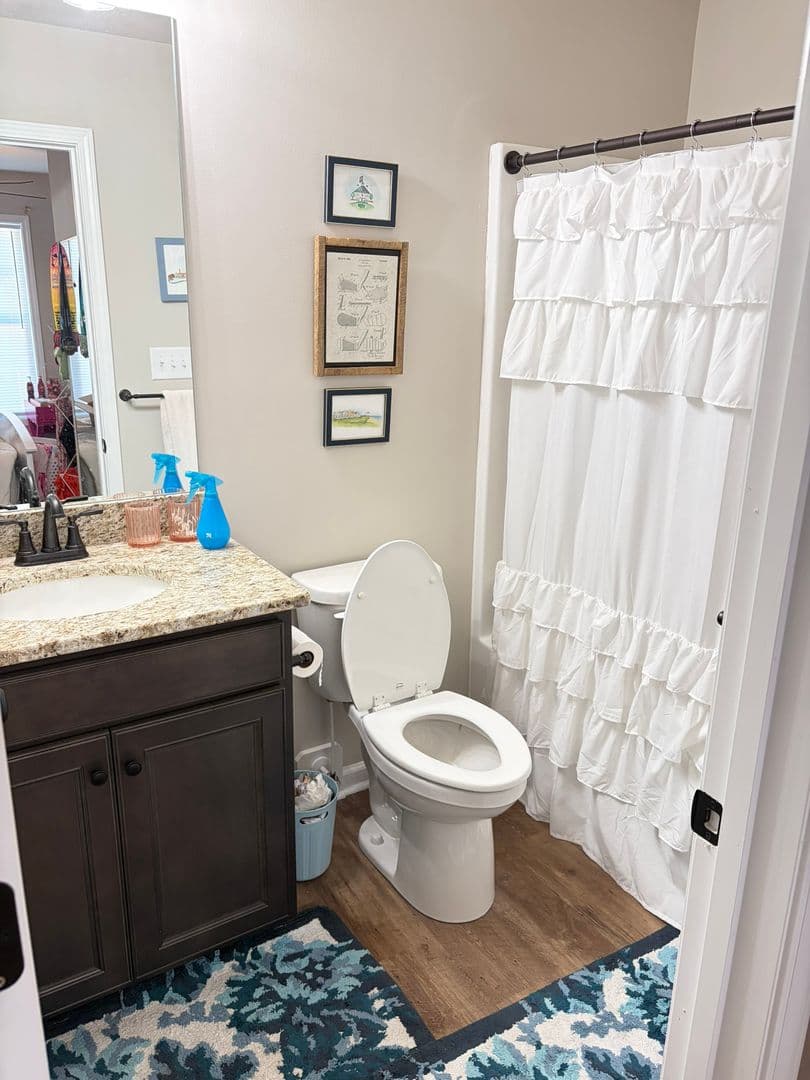 Athens House: 270 Bella Way