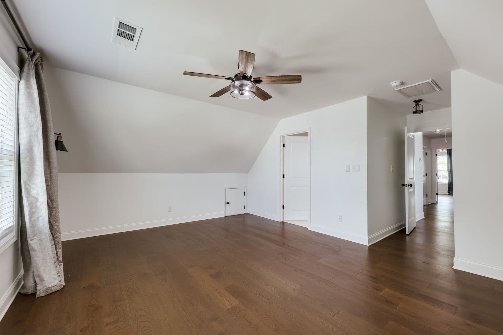 Athens House: 499 Little Oaks St.
