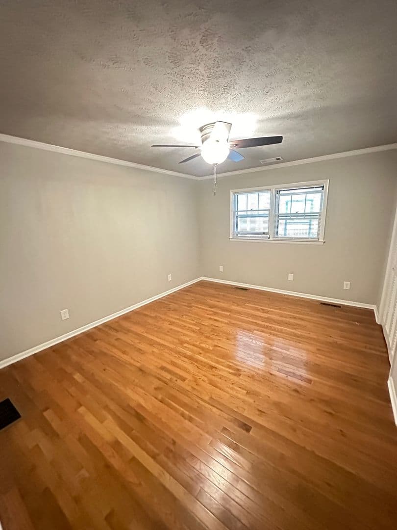 Athens House: 142 S. Poplar St.