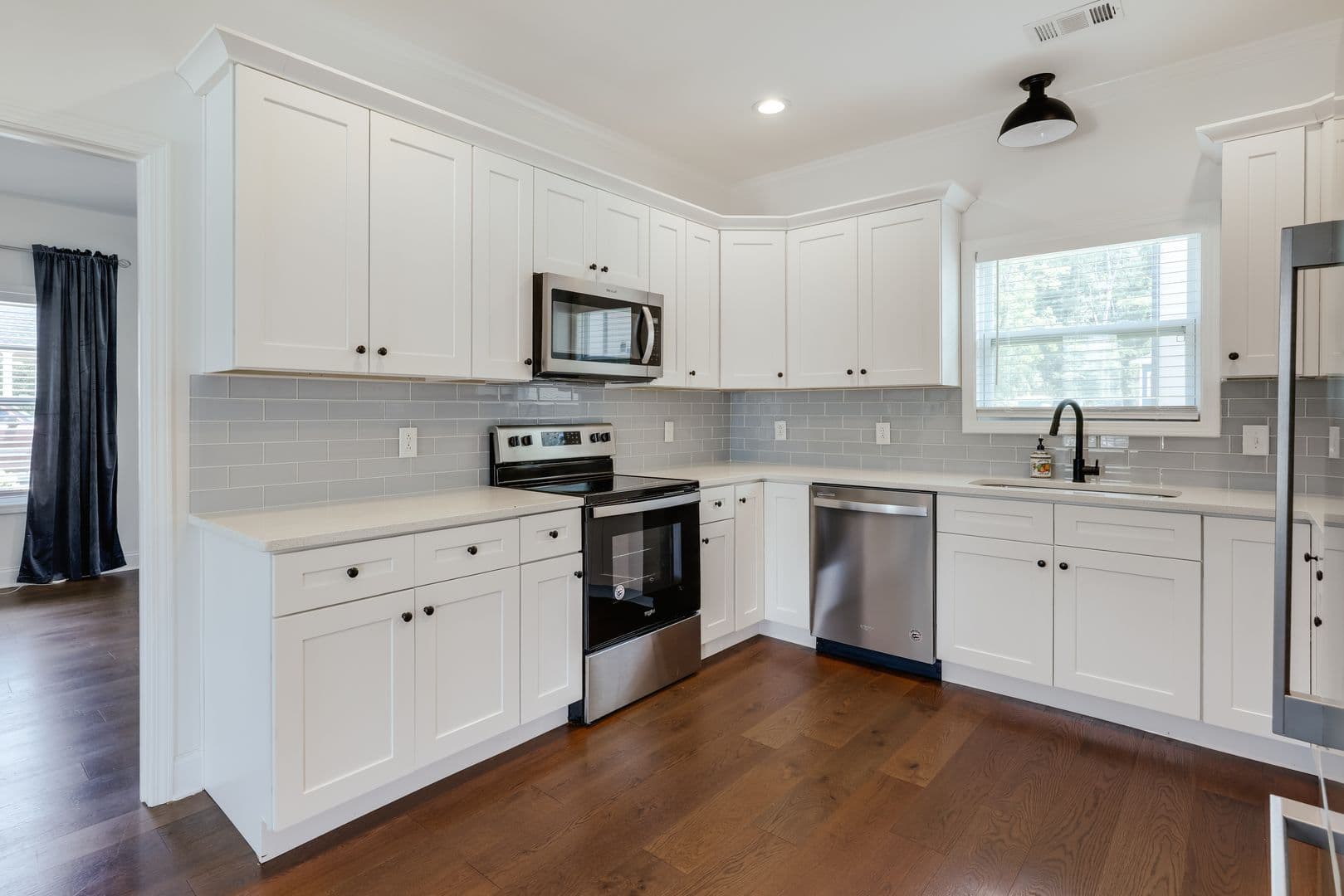 Athens House: 499 Little Oaks St.