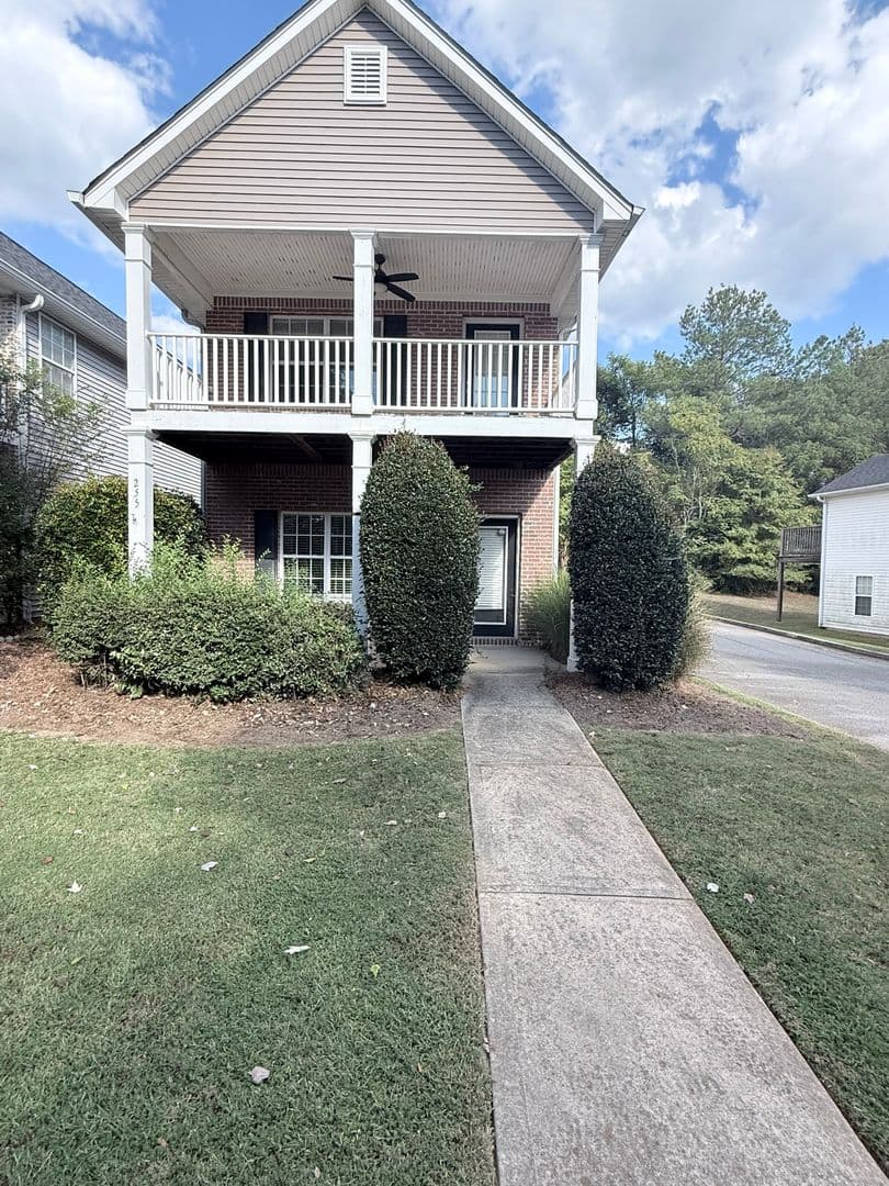 Athens House: 255 Wiltshire Dr