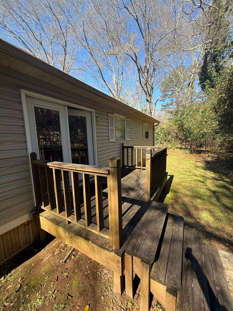 Athens House: 347 Sunset Dr.