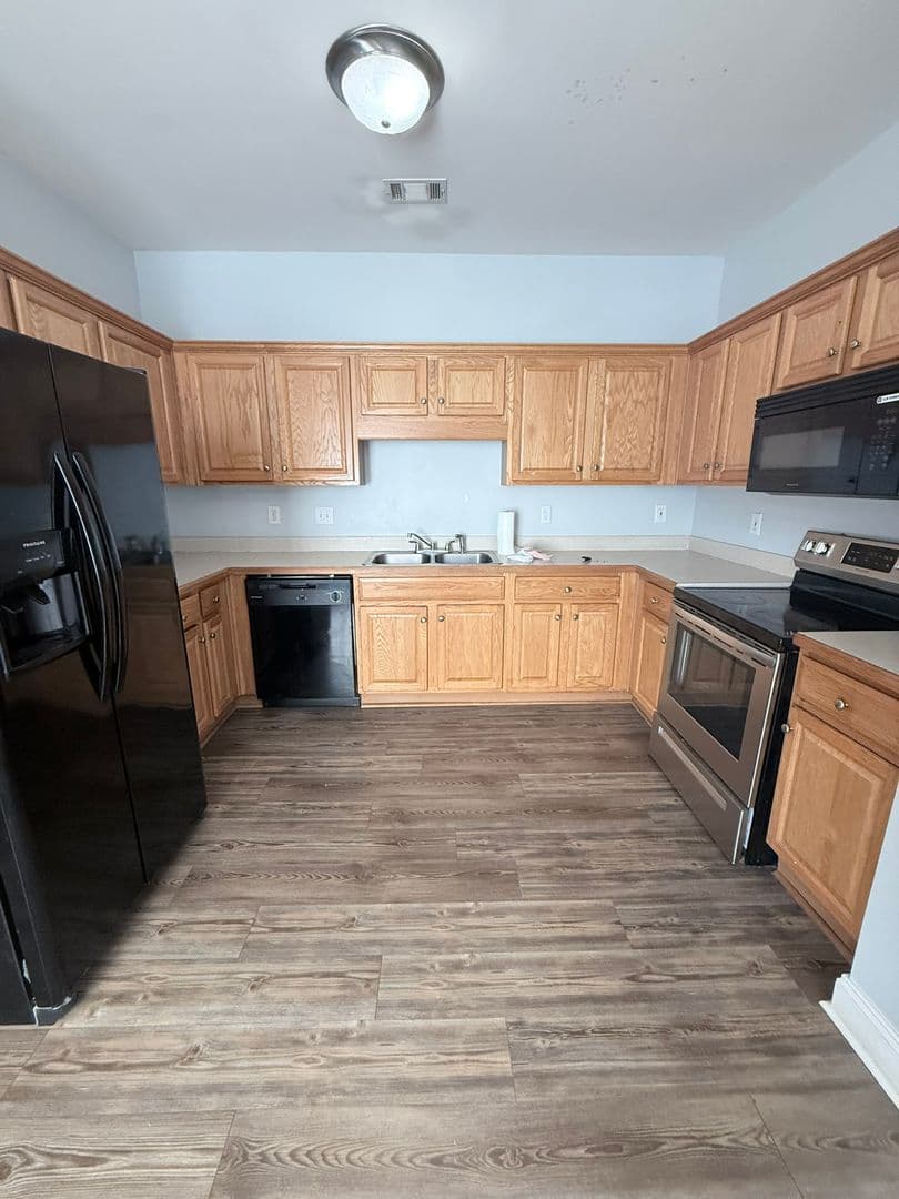 Athens House: 255 Wiltshire Dr