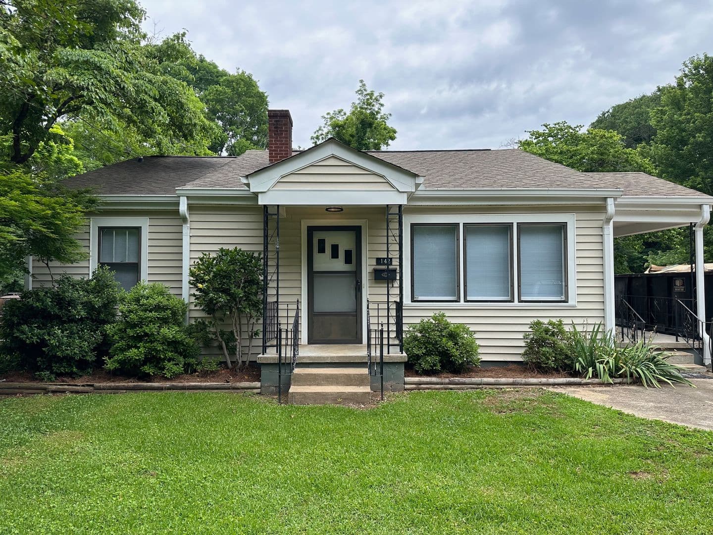 Athens House: 142 S. Poplar St.