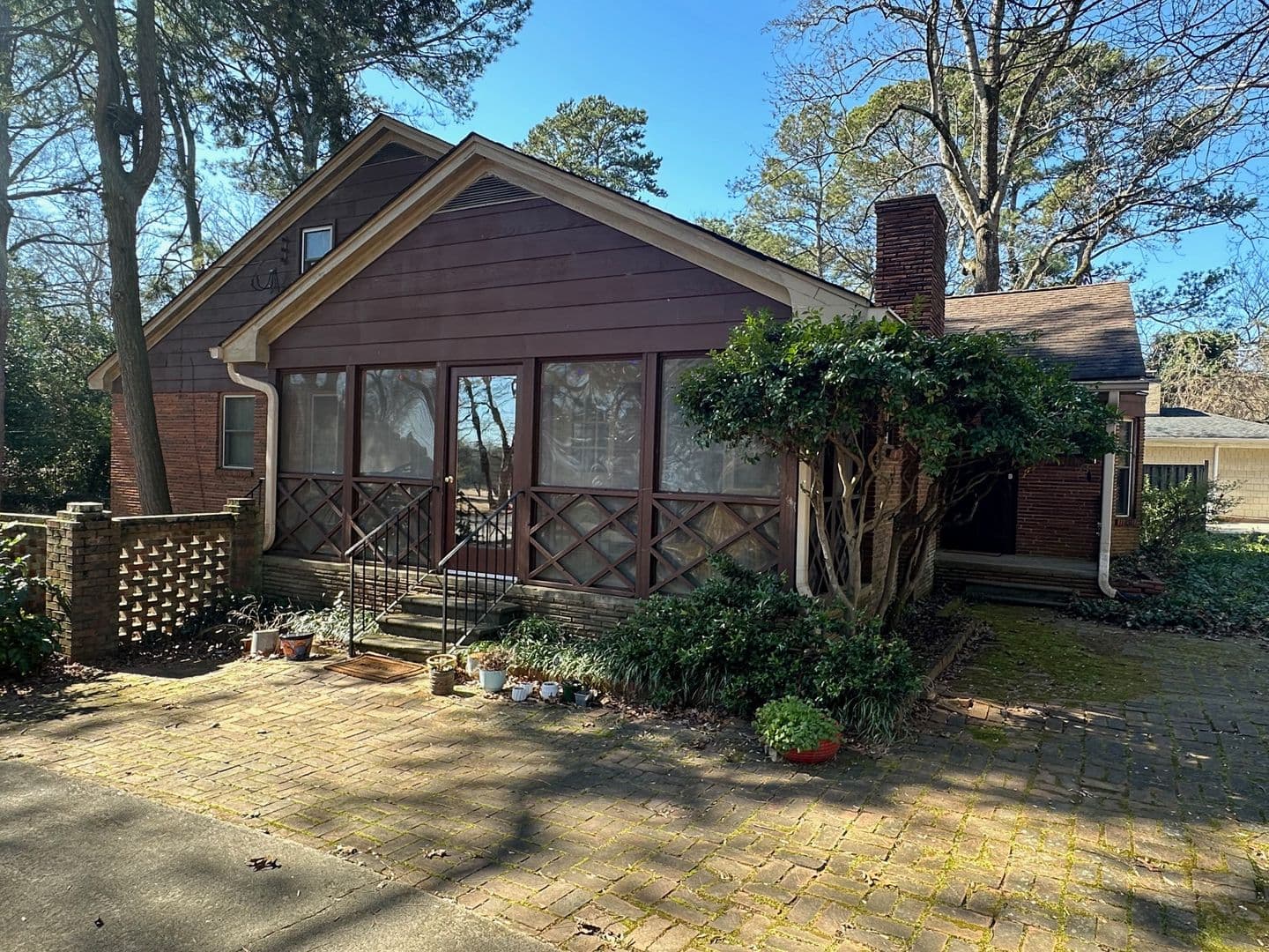 Athens House: 190 Hardin Dr