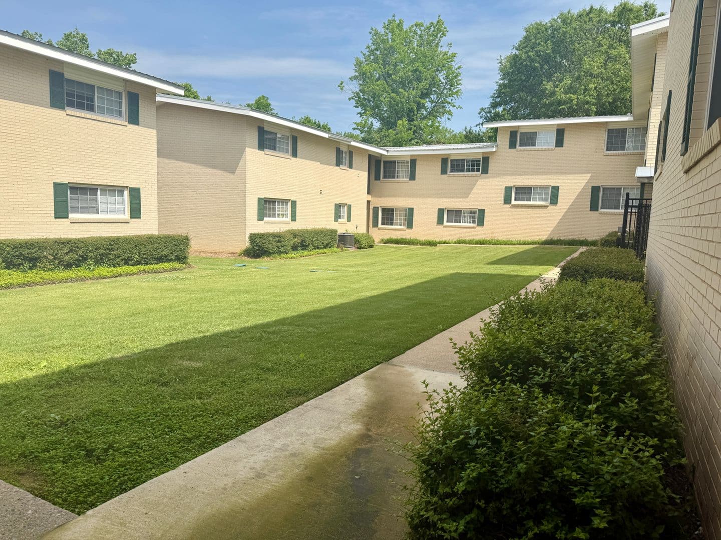 Athens Apartment: 136 Grady Ave.